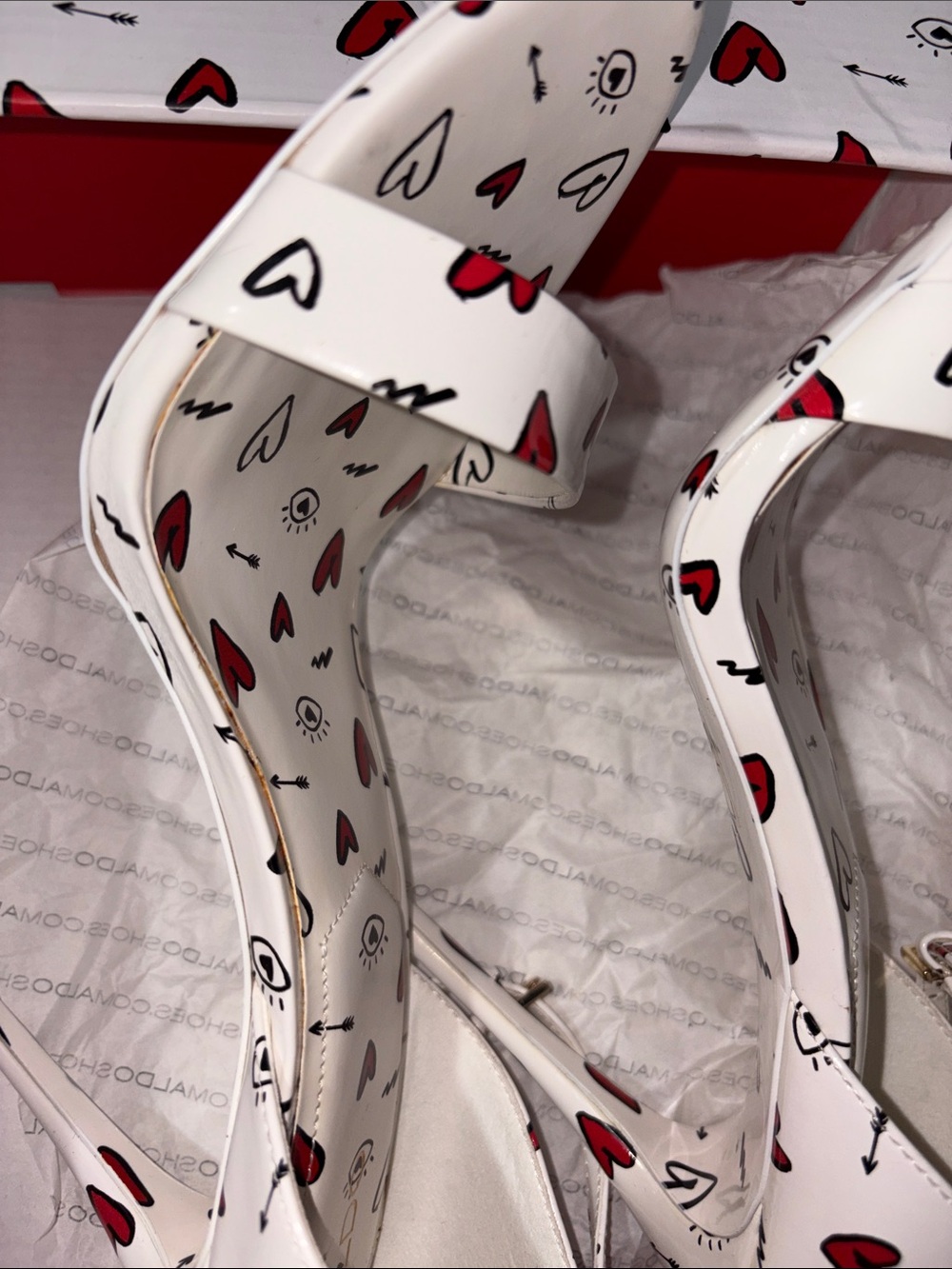 Aldo - White Ankle-Strap Heels with Red & Black Eye doodle- Heart Print -Size 11 - Picture 8 of 16